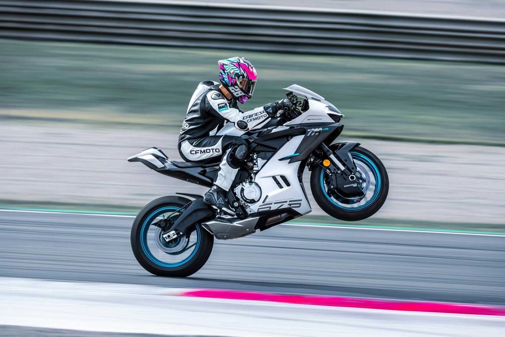 Мотоцикл CFMOTO 675SR-R