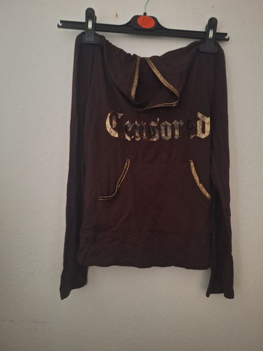 Blusa castanha com capuz