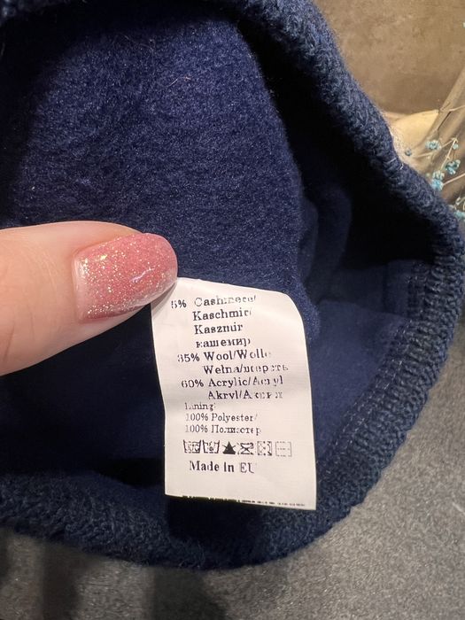 Czapka damska z pomponem