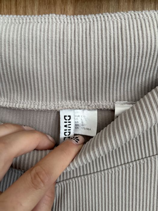 prążkowane leginsy h&m L