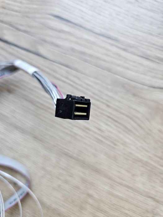 Kabel SuperMicro CBL-SAST-0591 Cross-over Mini SAS HD to 4 SATA