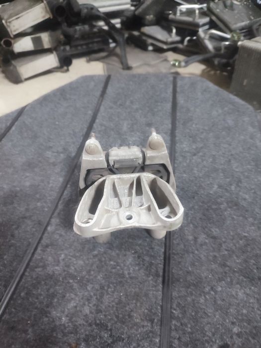 Подушка КПП / АКПП Ауді А4 В7 Audi А6 С6