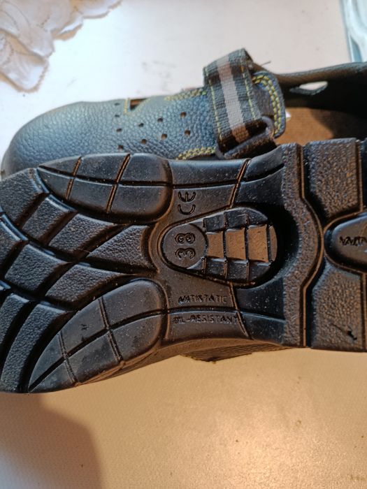 Buty robocze z blachą