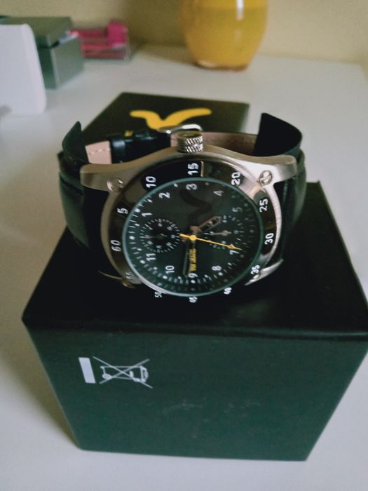 4 nowe zegarki 2 męskie, 1 damski, 1 gratis młodzieżowy.