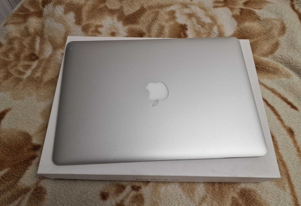 Apple MacBook Air 13 Mid 2017/Core i5/8GB RAM/256SSD/HD6000