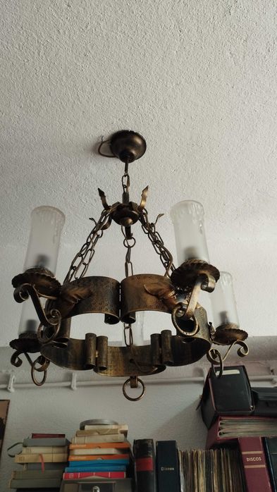 Candeeiro de teto rústico