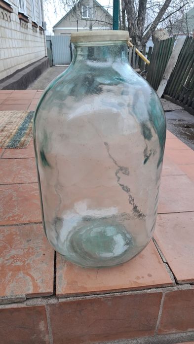 Продам бутлі. 10 літр і 20 літр