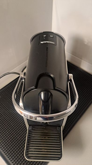 Maquina de café nespresso pixie delonghi