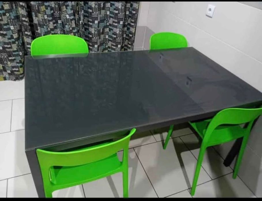 Mesa + cadeiras  cozinha