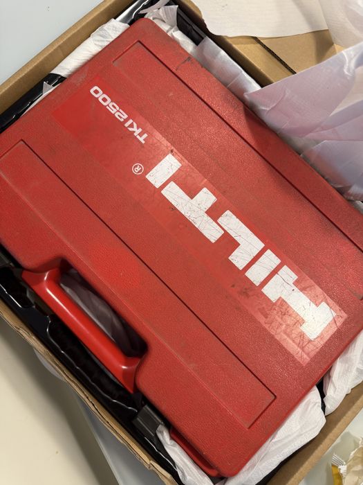 Wyprzedaż garażowa – elektronarzędzia Hilti / Bosch + walizki – zestaw