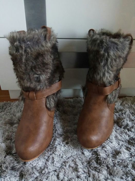Botas / botins camel c/ pêlo -  38