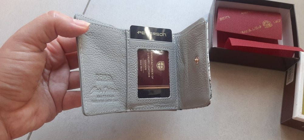 Nowy skórzany portfel Peterson