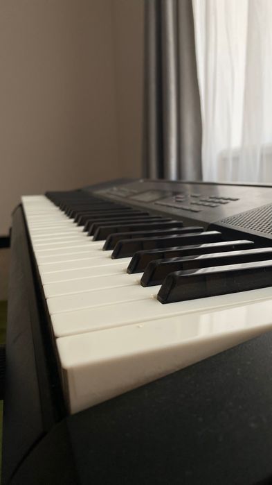 Синтезатор Casio LK-240 з підсвічуванням клавіш (для навчання)