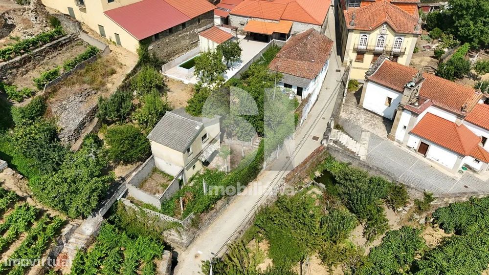 Moradia para recuperar no Douro