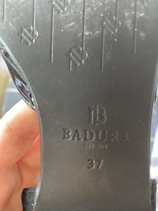 Skorzane, czarne, lakierowane baleriny Badura r. 37