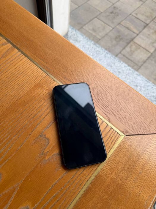 Продам айфон 15 128