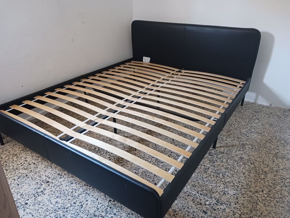 Cama casal pele preta 160x200cm