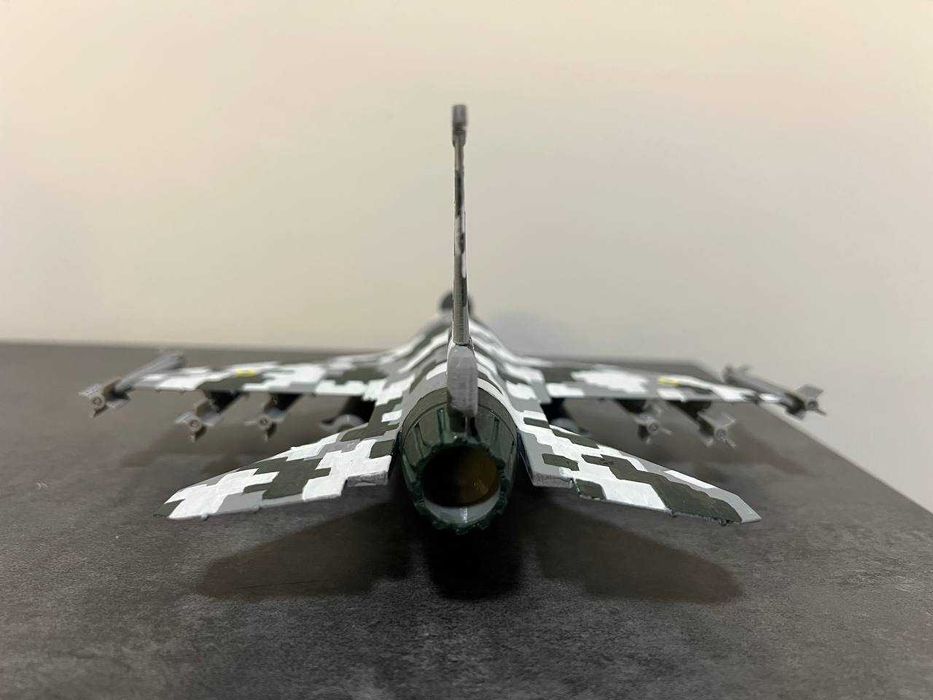 Модель винищувача F-16 Fighting Falcon (3D друк, ручний розпис)