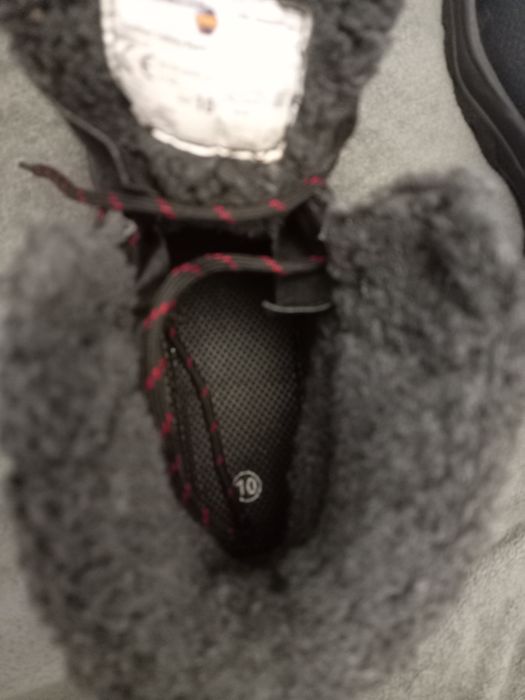 Продам рабочие ботинки.