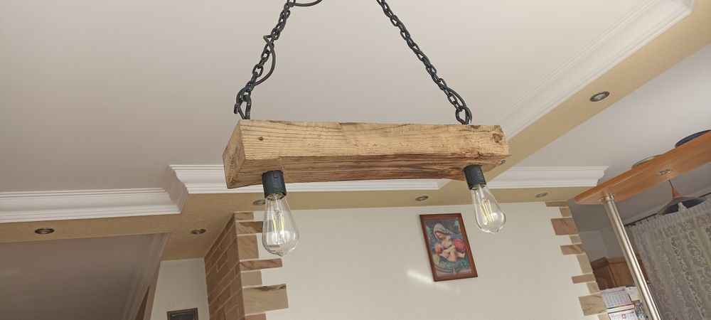 Lampa z belki drewnianej