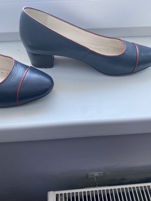 Buty czółenka granatowe 37