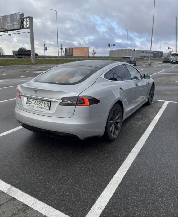 Tesla S 2017 р 75D Сама повна комплектація!