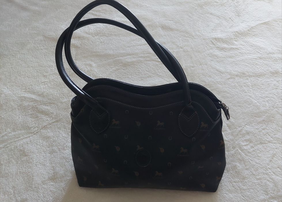 Mala preta da marca Cavalinho