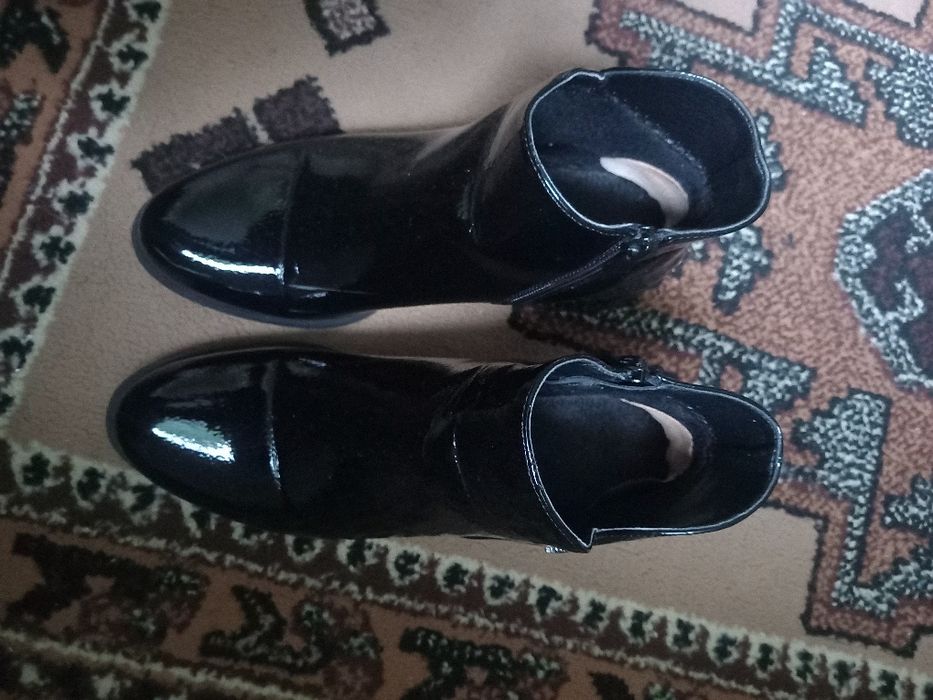 Czarne botki lakierki roz 38