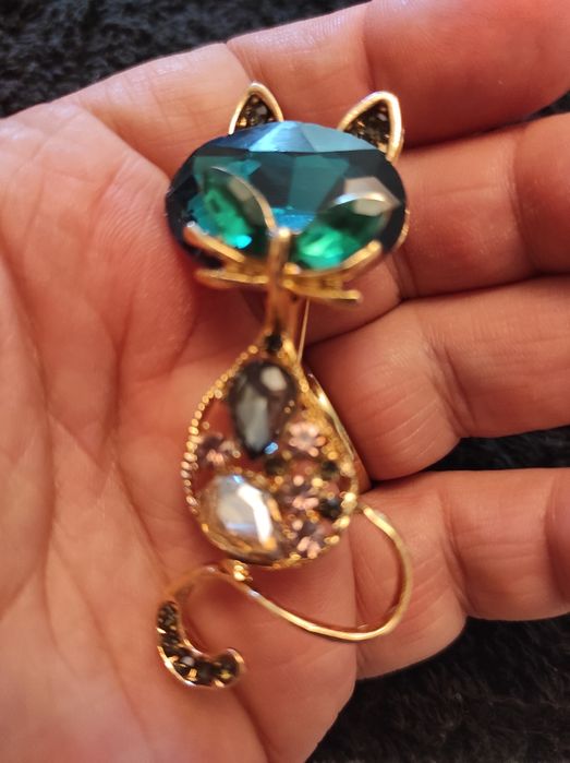 Broche  novo. de gato 6 cm