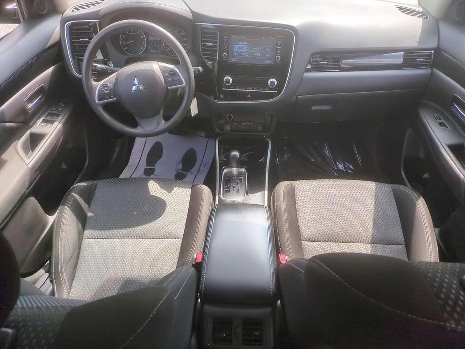 Mitsubishi Outlander      2019