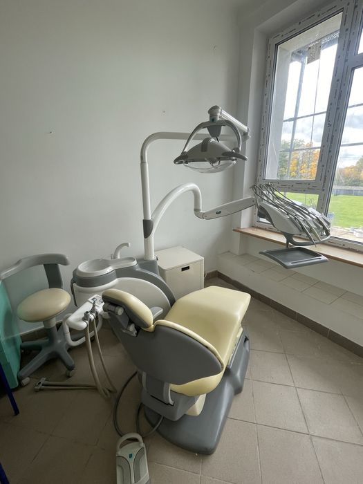 Fotel dentystyczny Fedesa plus kompresor komplet.