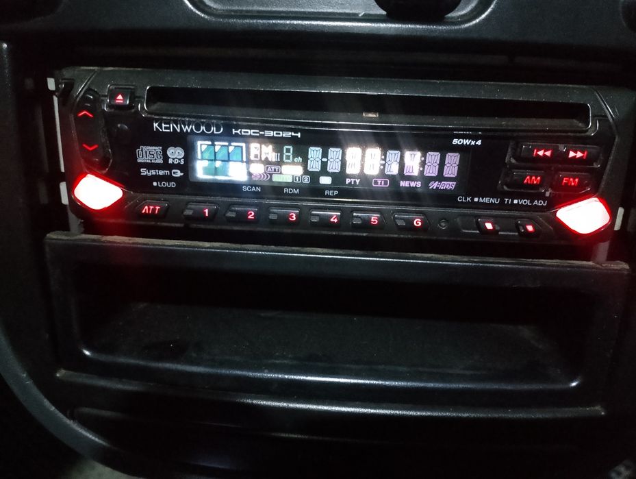 Продам автомагнитолу Kenwood KDC-3024