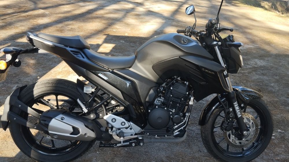 Мотоцикол Yamaha FZN 250 Naked