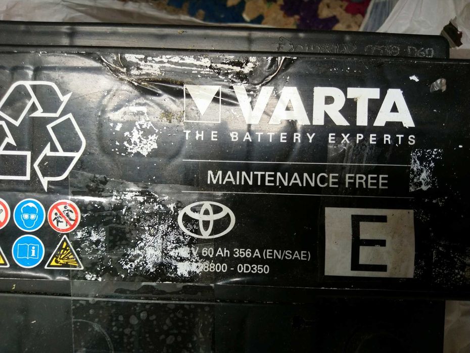 Акумулятор автомобільний Varta 12V 60 Ah