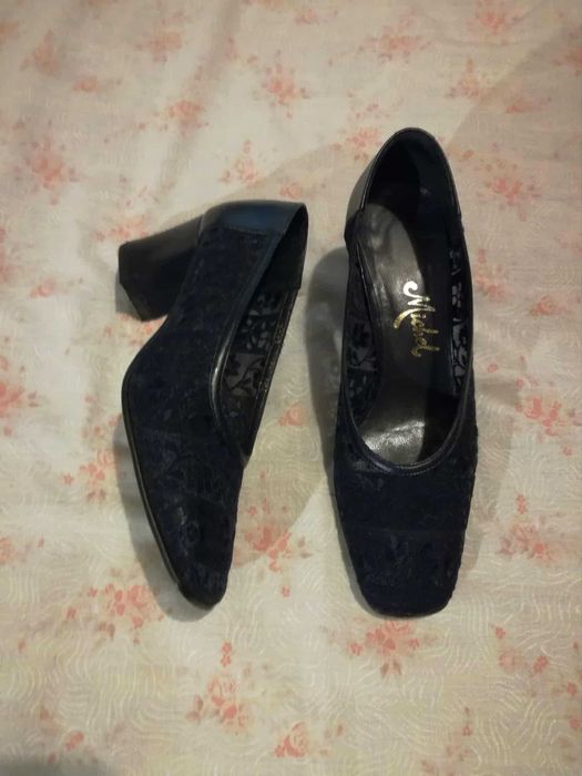 Sapatos em renda, azuis escuros