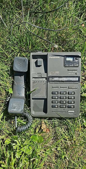 Stary telefon Panasonic przewodowy