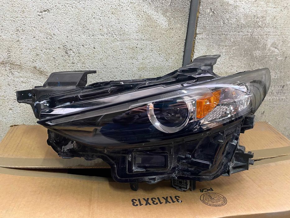 ОРИГІНАЛ Фара ліва Mazda 3 BP (2019–2023, США) LED