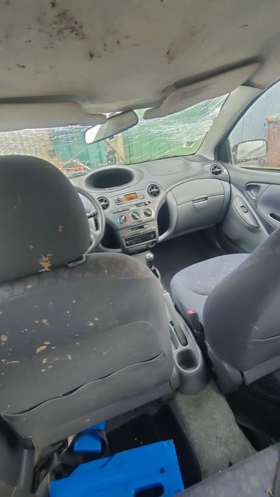 Vendo Toyota Yaris acidentado