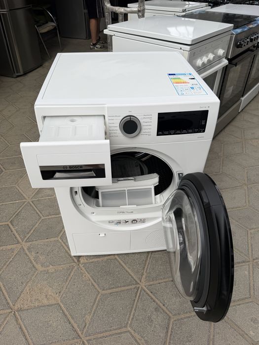 Сушильна машина на тепловому насосі Bosch WQG241030