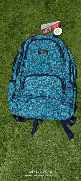 Mochila escolar nova