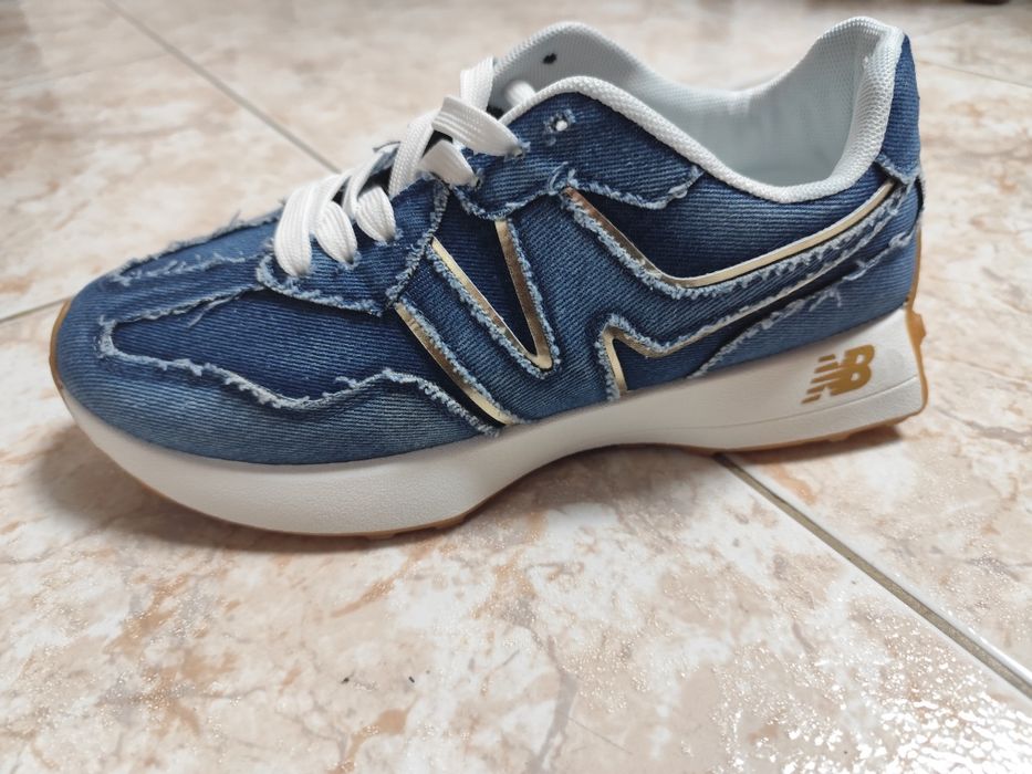 Sapatilhas NB em ganga.