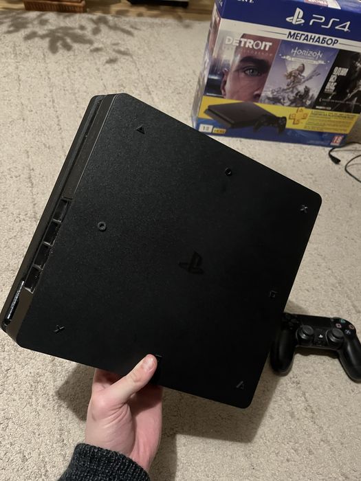 Консоль Ps 4 slim + (Uncharted 4, Until Down, Detroit, Death Stranding