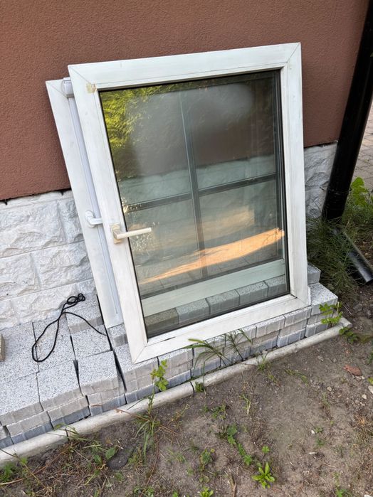 stare okno z ościeżnicą
