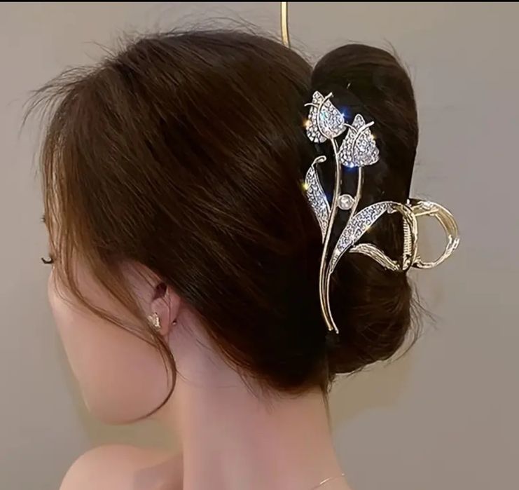 Красиві заколки для волосся в ассортименті