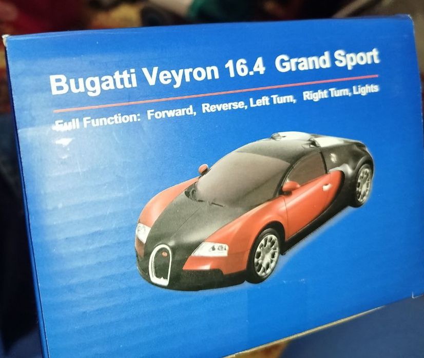 Машинка на радіо керуванні