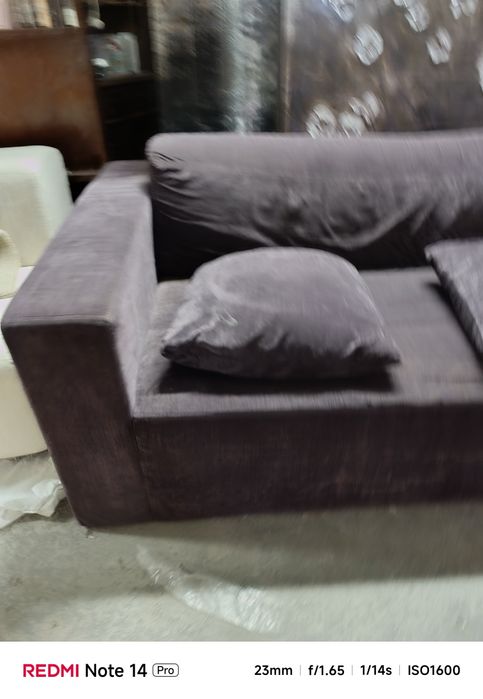 Sofá cor violeta