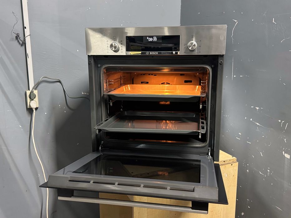 Продам Духовий Шкаф Bosch HBJ558YS3Q Ідеальний стан. Конвекція.