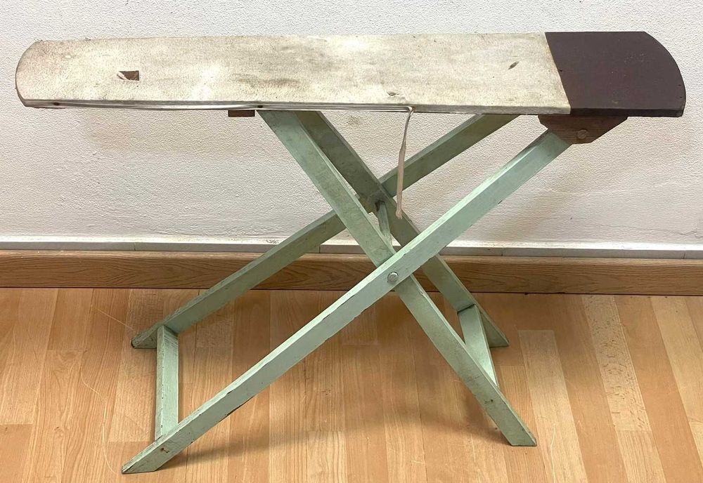 Tabua passar a ferro antiga, tamanho de criança