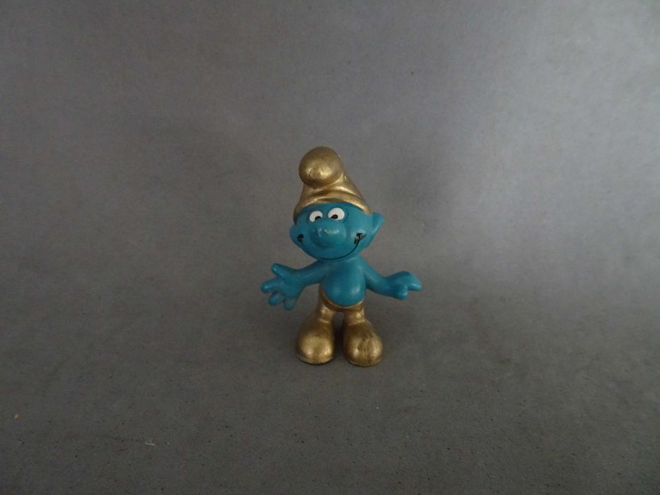 Figura em PVC - Estrunfe dourado