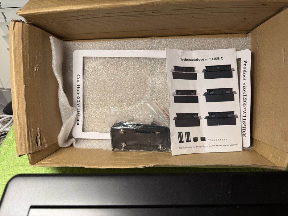Розеточный блок в столешницу Type-S и USB